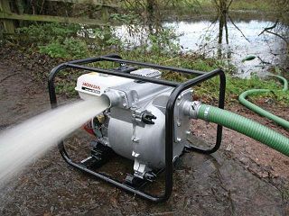 использование мотопомпы для перекачки загрязненной воды