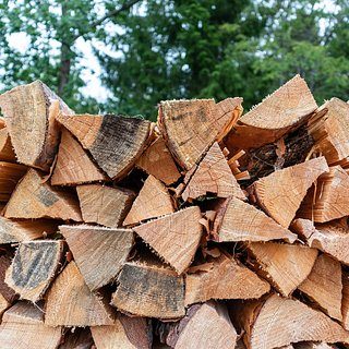 Удобство и комфорт: приемущества заказа дров с доставкой