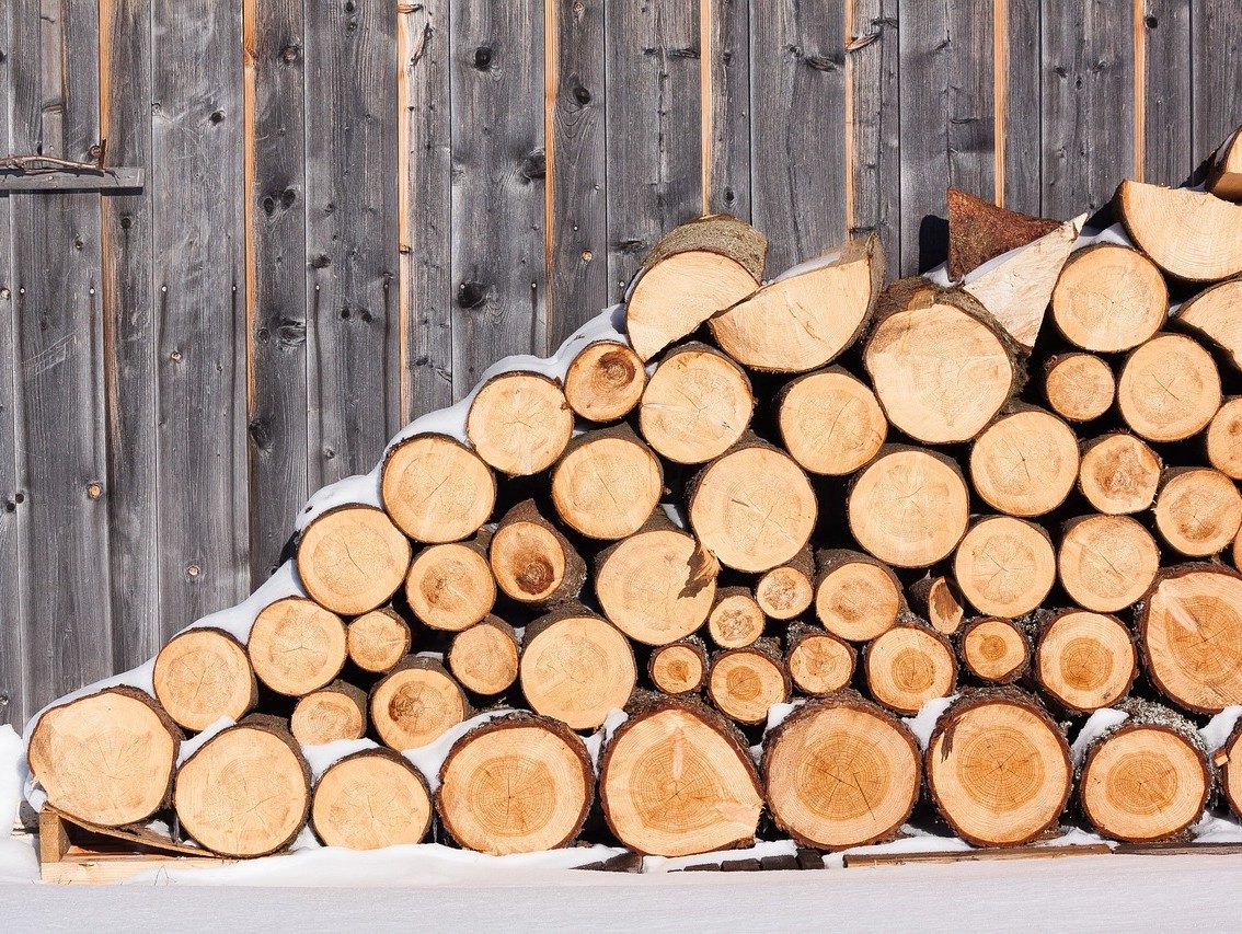 Удобство и комфорт: дрова с доставкой прямо к вашему дому